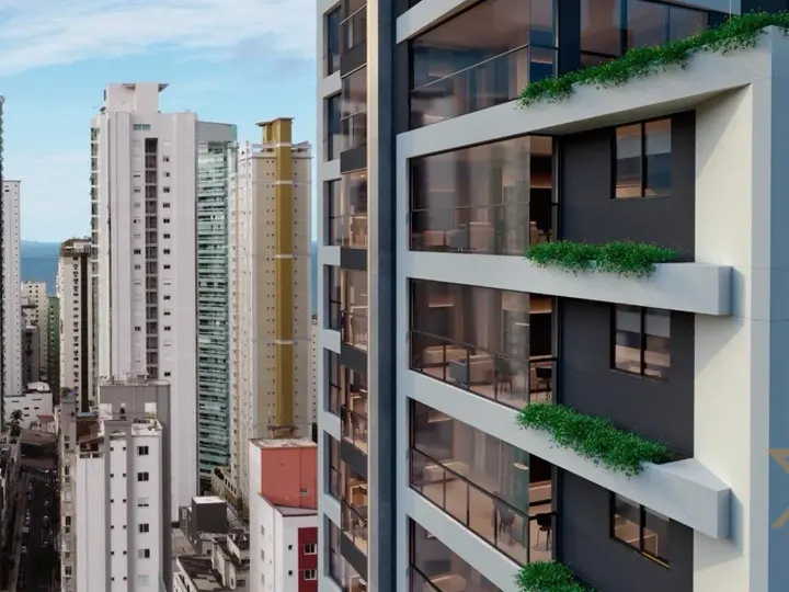 Apartamento à venda com três suítes, duas vagas de garagem no Centro de Balneário Camboriú!