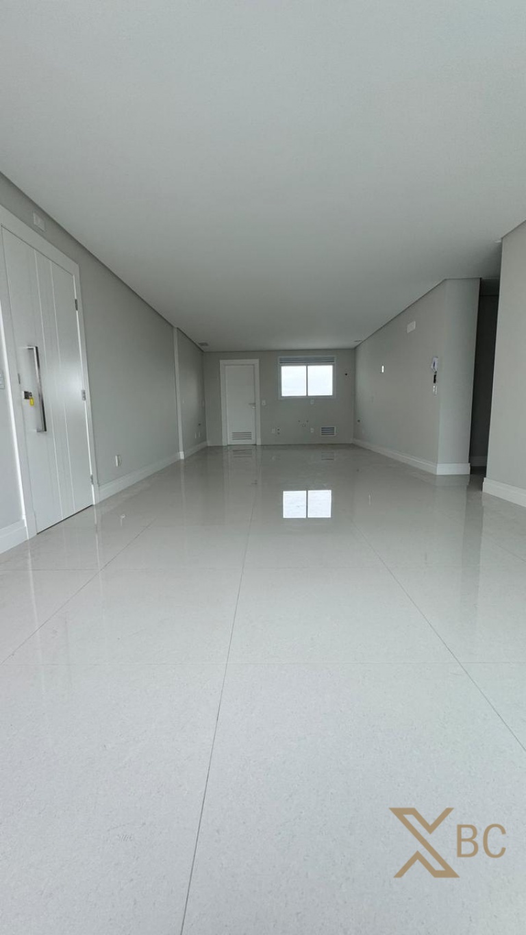 Phoenix - Apartamento com 3 Suítes à Venda no Centro de Balneário Camboriú
