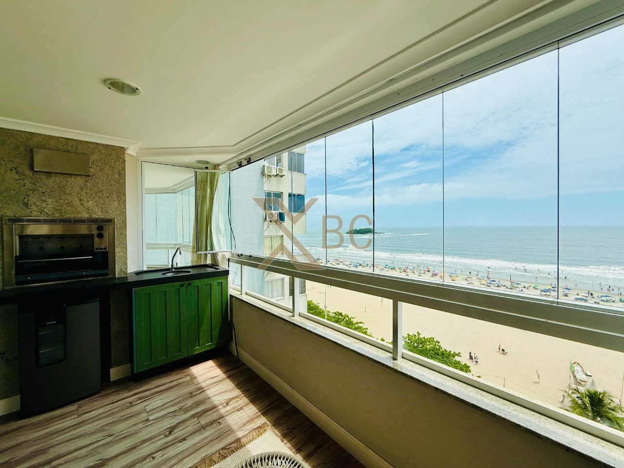 Apartamento Frente Mar para Locação no Edifício Arthur Fischer em Balneário Camboriú