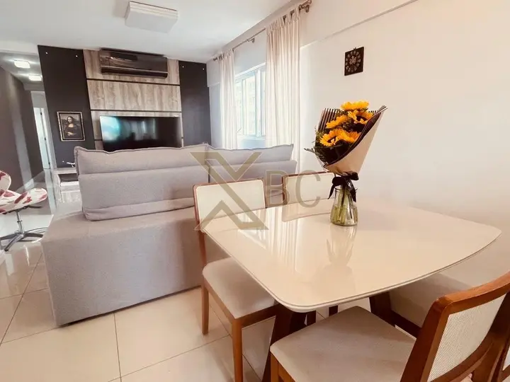 Edifício Efraim - Apartamento com 3 suítes, 2 vagas e alta privacidade no Centro de Balneário Camboriú