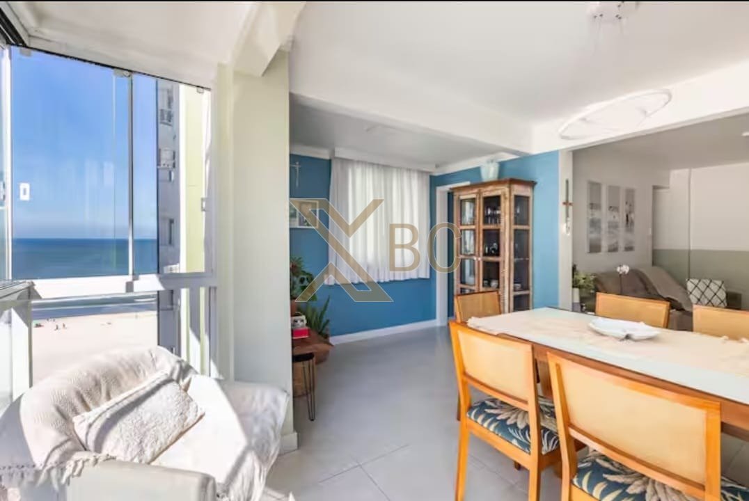 Edifício Itajaçú, frente mar - Apartamento lateral com 2 dormitórios no Centro de Balneário Camboriú