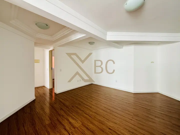 Edifício Barcelona Plaza - Apartamento com 1 suíte + 2 demi-suítes no Centro de Balneário Camboriú