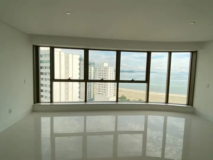 Apartamento à Venda no Yachthouse Balneário Camboriú | 4 Suítes | Barra Sul | Alto Padrão