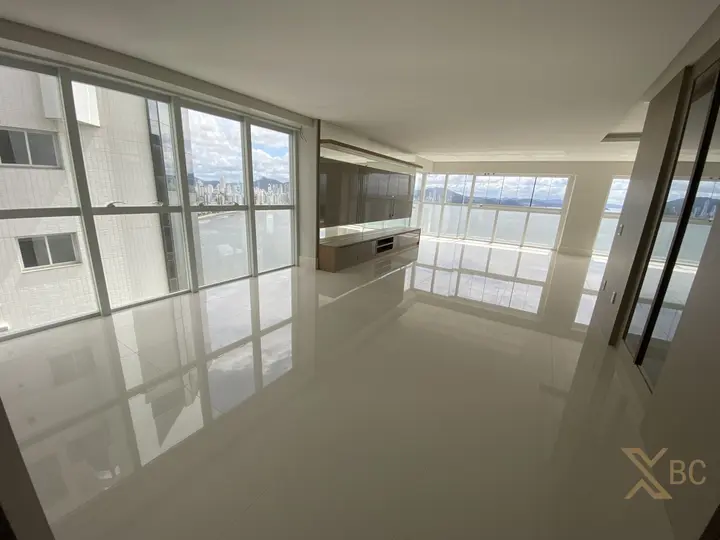 Apartamento Frente Mar à Venda no Ibiza Towers - Barra Sul | Balneário Camboriú/SC
