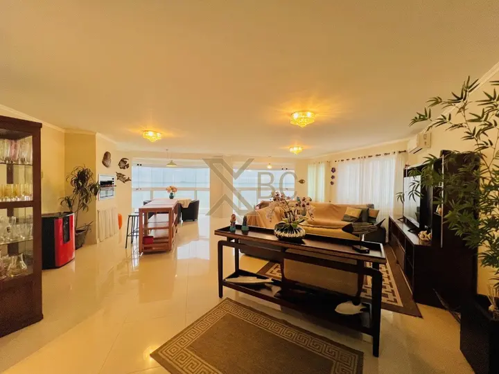 Apartamento de Alto Padrão Frente Mar no Edifício Maria Luiza - Balneário Camboriú
