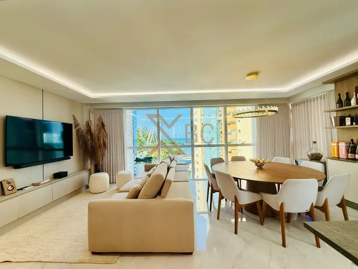 Descubra o luxo de viver no apartamento Skyline, no bairro Pioneiros em Balneário Camboriú.