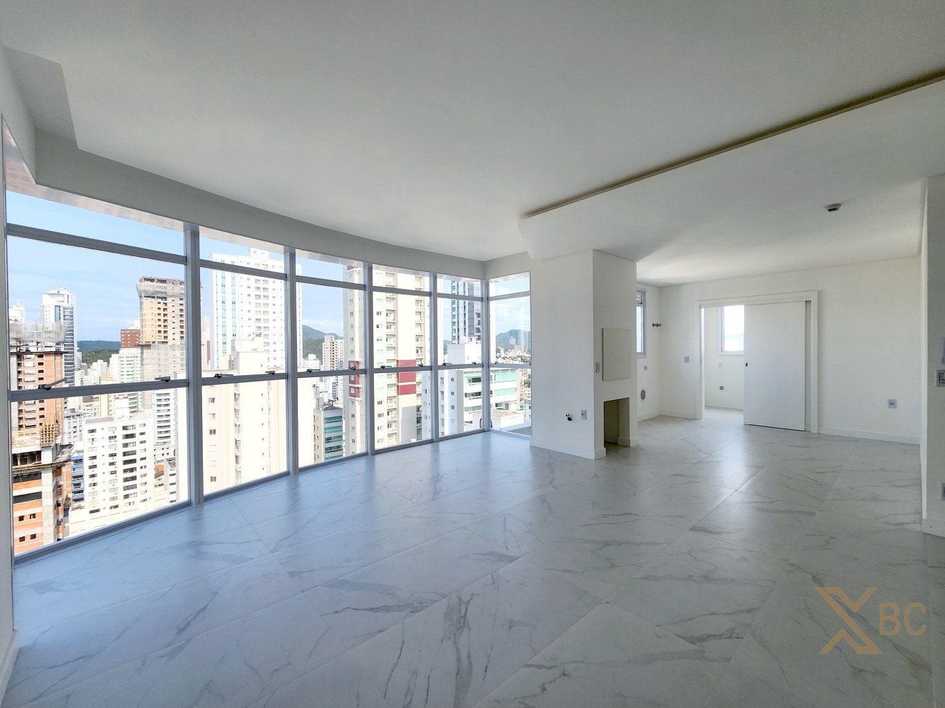 Apartamento novo à venda com 03 suítes e 02 vagas de garagem , com vista mar e área de lazer completa