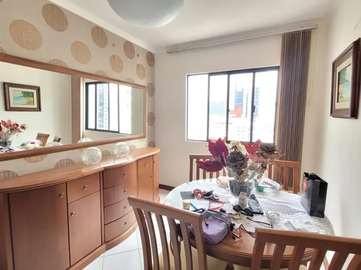 Residencial Ana Capri - Apartamento Semi Mobiliado à Venda no Centro de Balneário Camboriú - 2ª Quadra do Mar