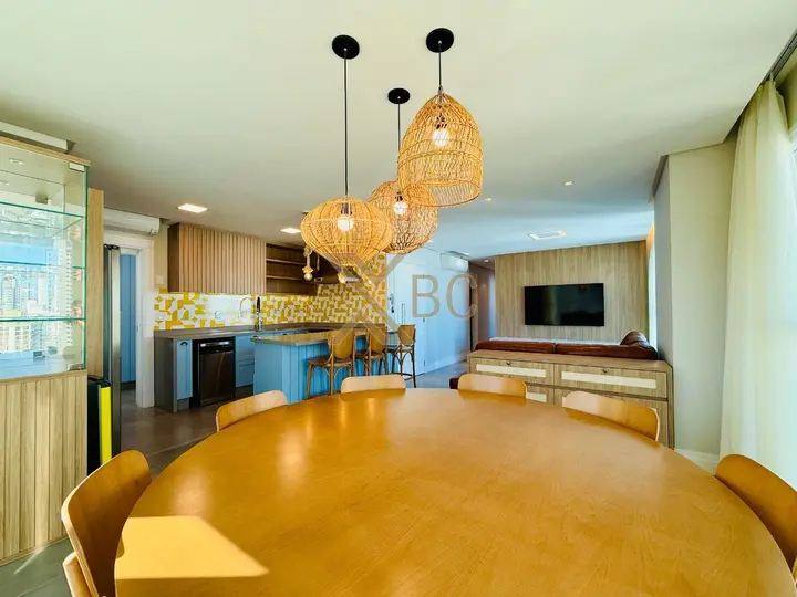 Lindo Apartamento a venda no Centro de Balneário Camboriú
