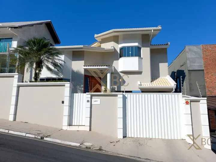 Casa Mobiliada para Locação - Bairro Ariribá | Balneário Camboriú