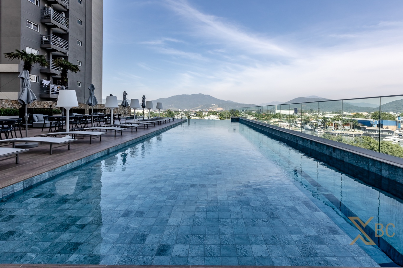 Apartamento com vista para o mar à venda com 04 suítes e 03 Vagas de garagem na Barra Sul em Balneário Camboriú.