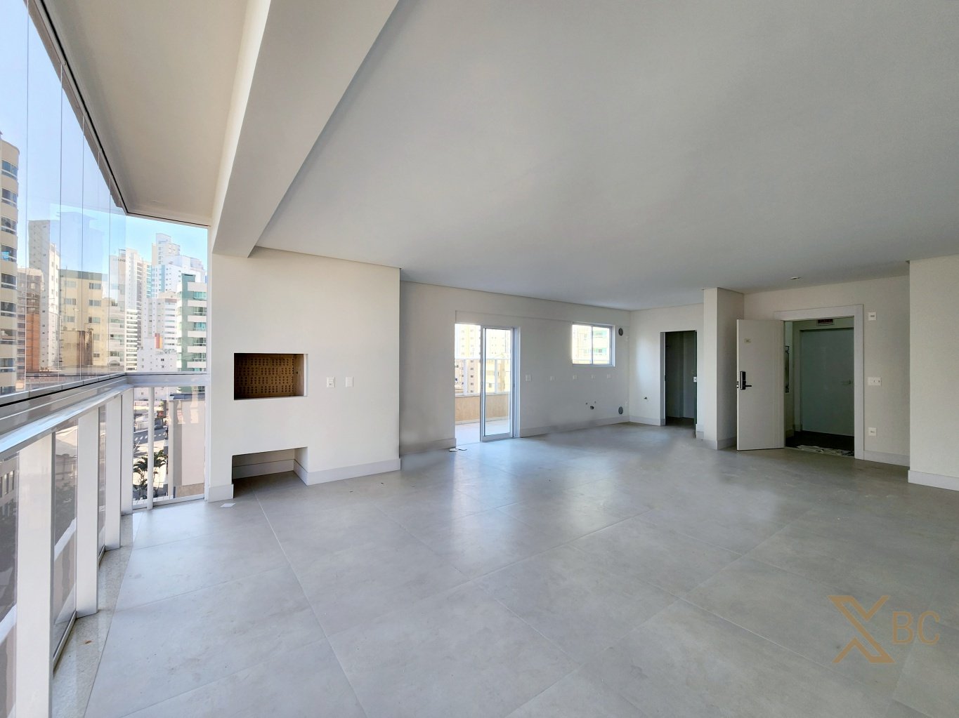 Apartamento Diferenciado no Edifício Faller com Terraço e 4 Vagas - Balneário Camboriú