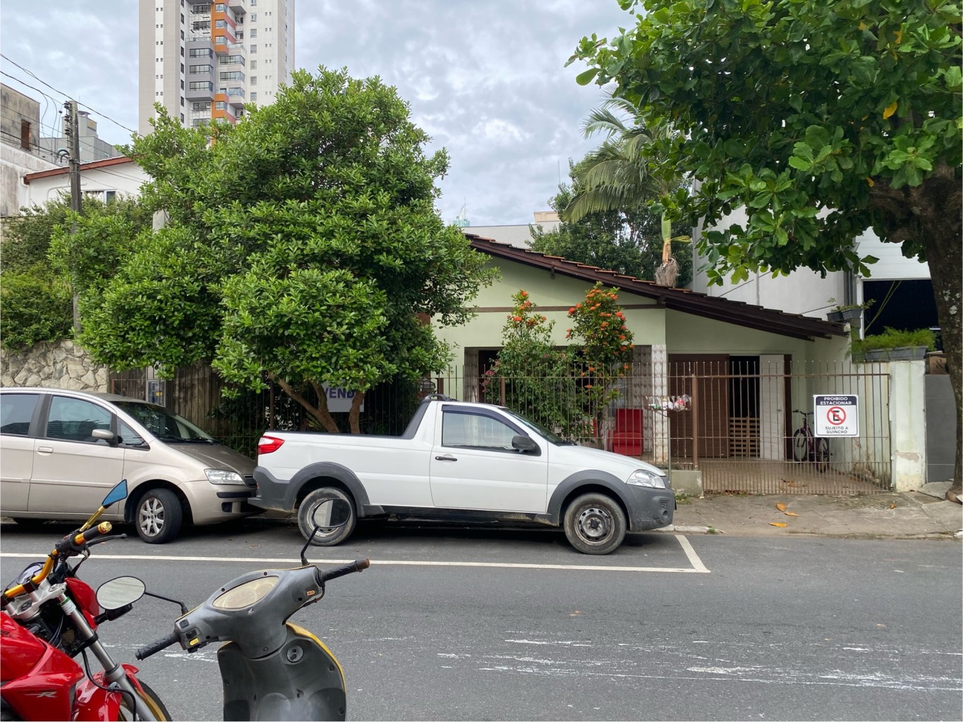 Terreno residencial à venda com 300 m² no Centro de Balneário Camboriú.