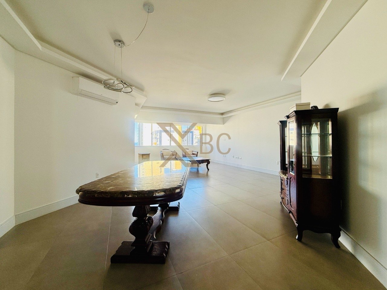 Edifício Ivo Mario Trombini - Apartamento na Avenida Brasil em Balneário Camboriú