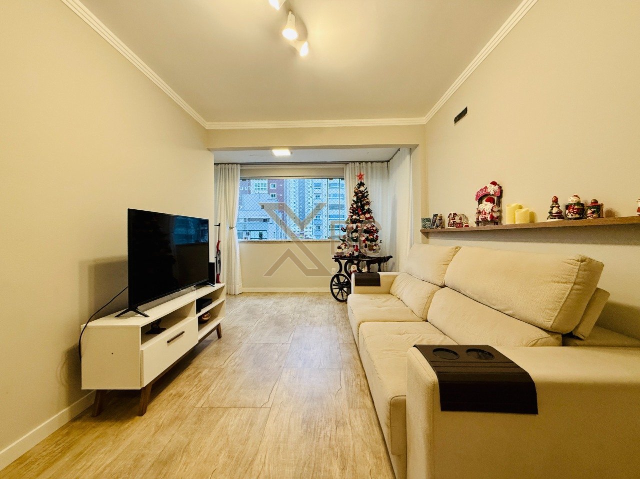 Edifício Residencial Laryane - Centro | Apartamento à venda com 2 dormitórios a 500m da praia em Balneário Camboriú