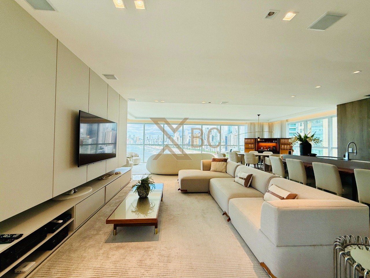Edifício Sky Tower FG - Apartamento alto padrão com 4 suítes no bairro Pioneiros em Balneário Camboriú