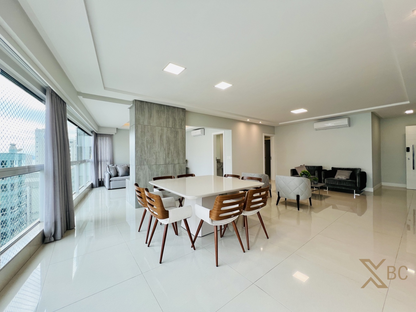 Ilha de Symi - Apartamento Mobiliado Quadra Mar à Venda no Centro de Balneário Camboriú