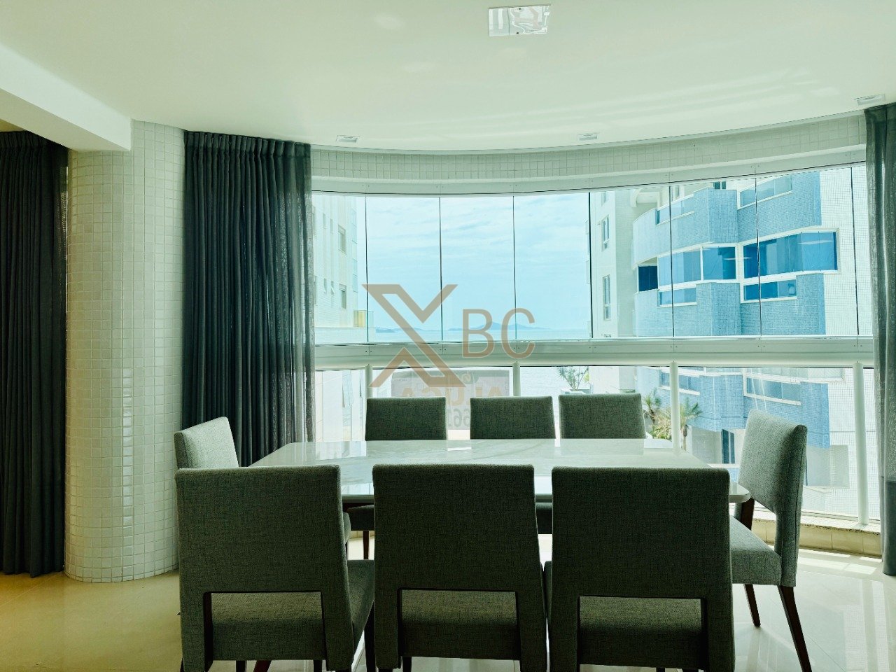 Apartamento vista mar à 50m da praia, no Edifício Villa Splendore em Balneário Camboriú!