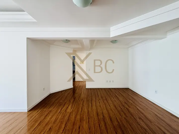 Edifício Barcelona Plaza - Apartamento com 1 suíte + 2 demi-suítes no Centro de Balneário Camboriú