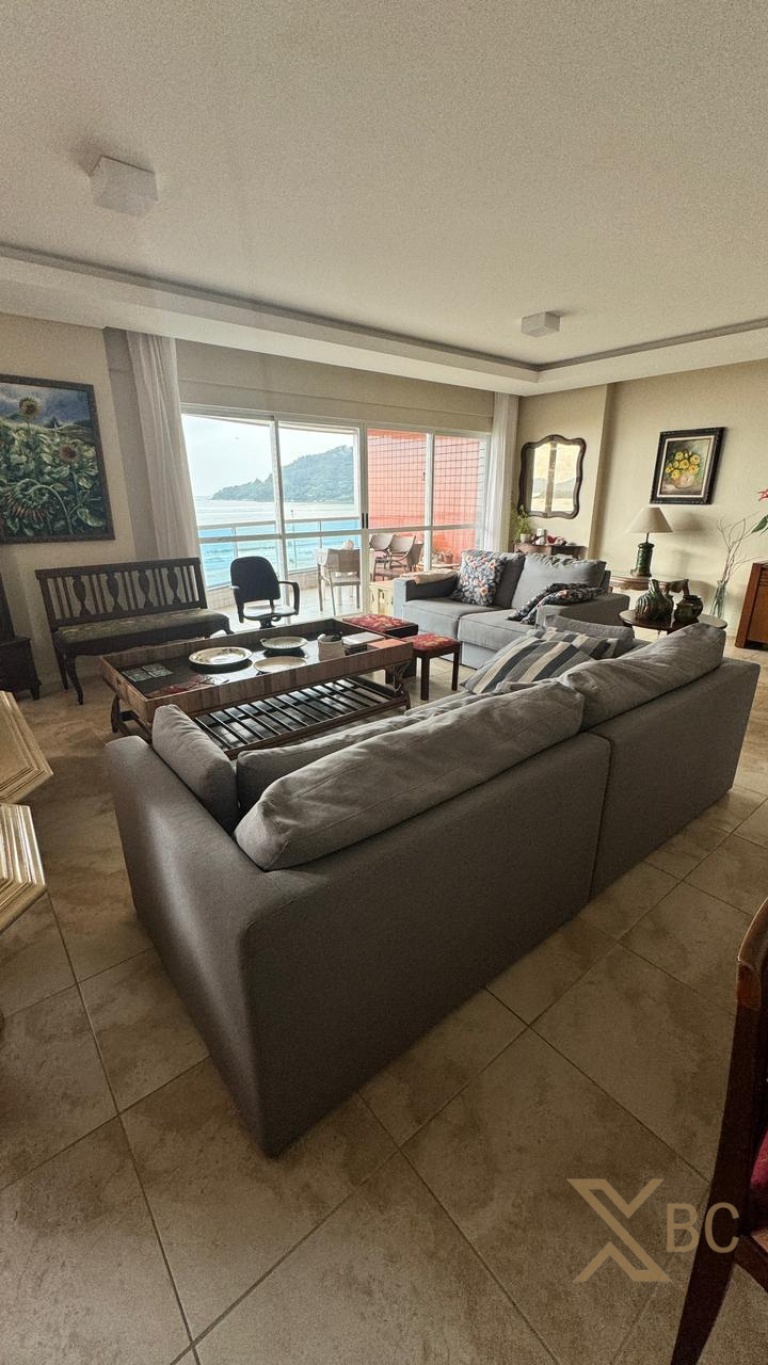 Number One - Apartamento Frente Mar com 4 Dormitórios no Centro de Balneário Camboriú